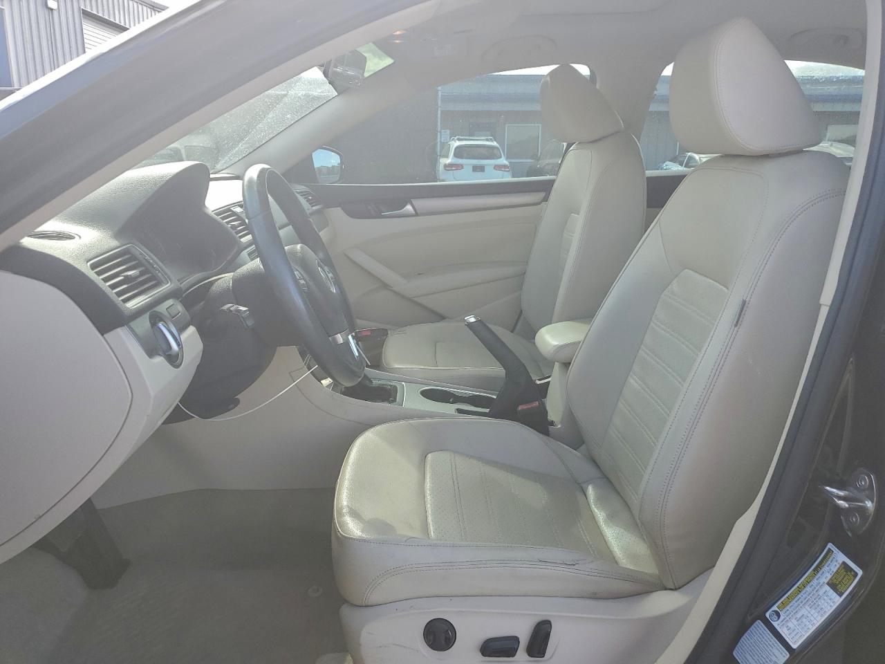 2015 VOLKSWAGEN PASSAT SE photo 7