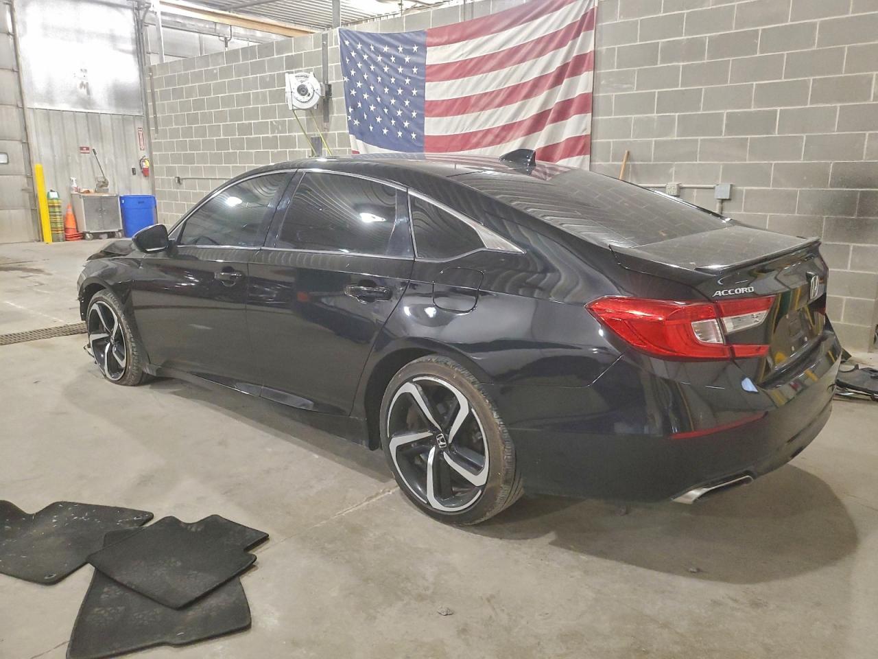 2018 HONDA ACCORD SPORT photo 2
