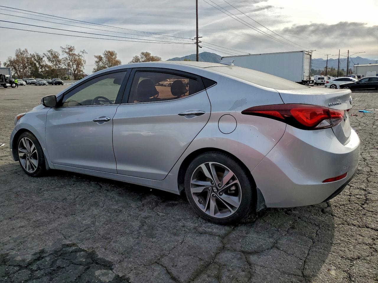 2014 HYUNDAI ELANTRA SE photo 2