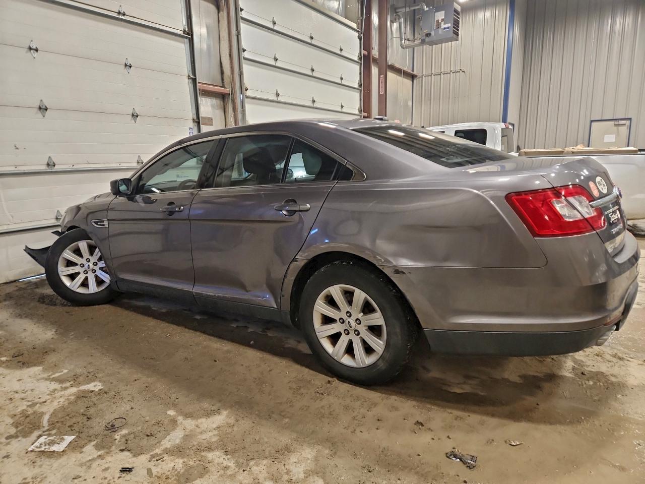 2012 FORD TAURUS SE photo 2