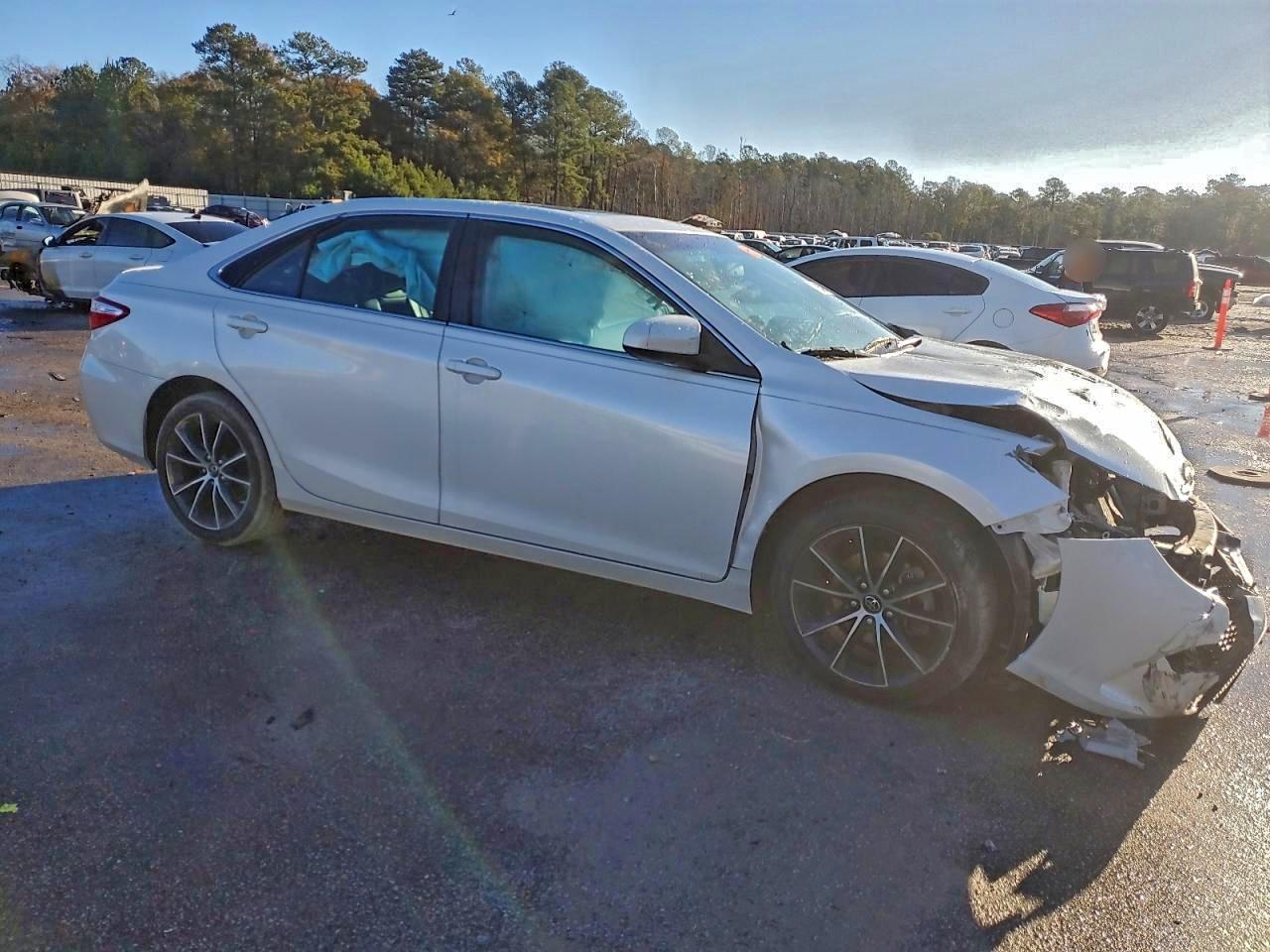 2017 TOYOTA CAMRY LE photo 4