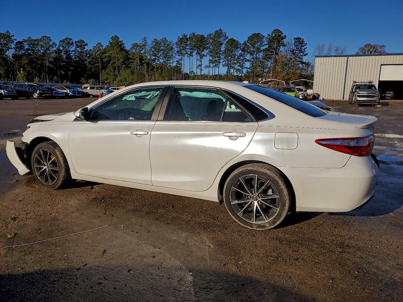 2017 TOYOTA CAMRY LE photo 2