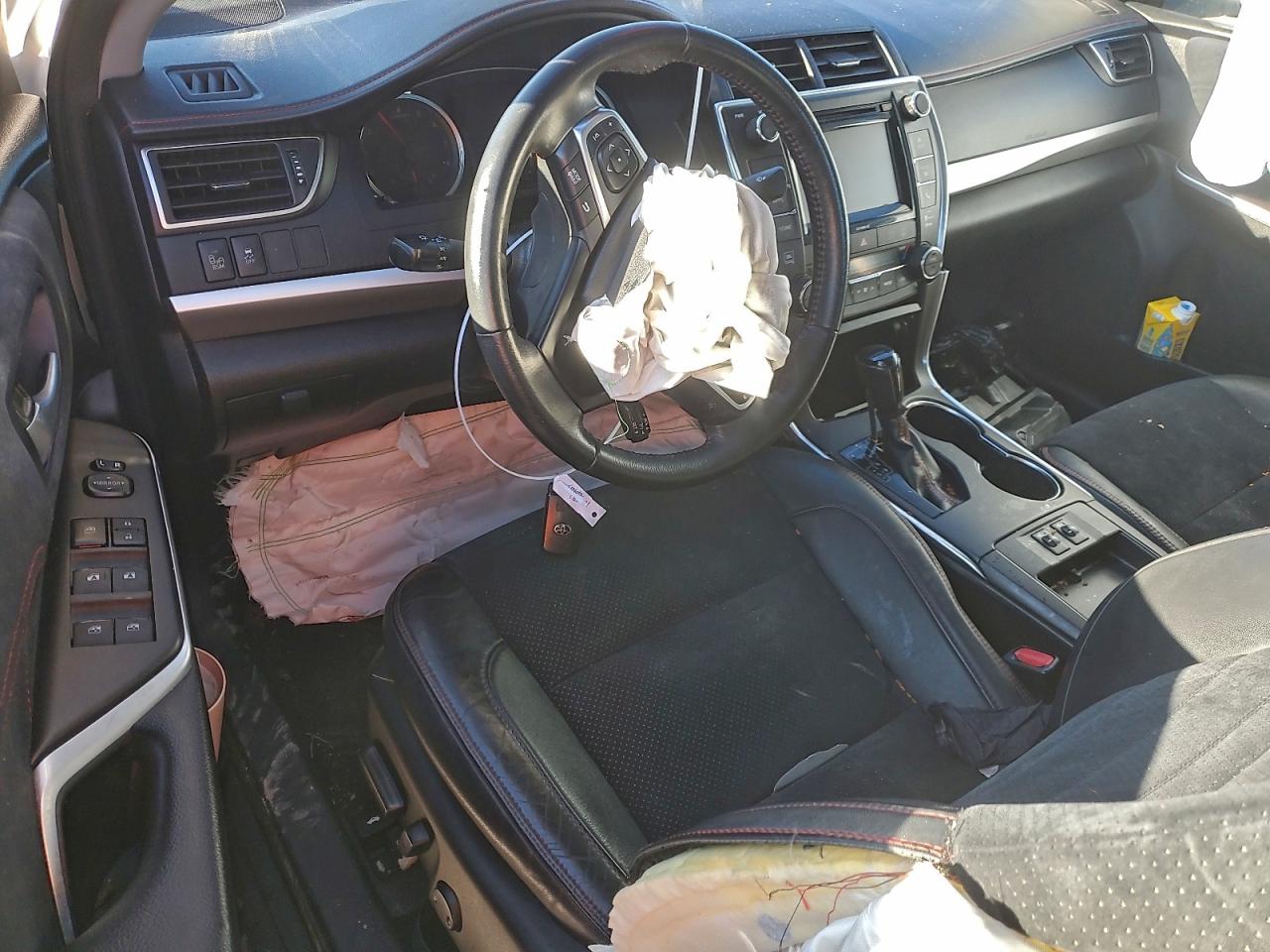 2017 TOYOTA CAMRY LE photo 8
