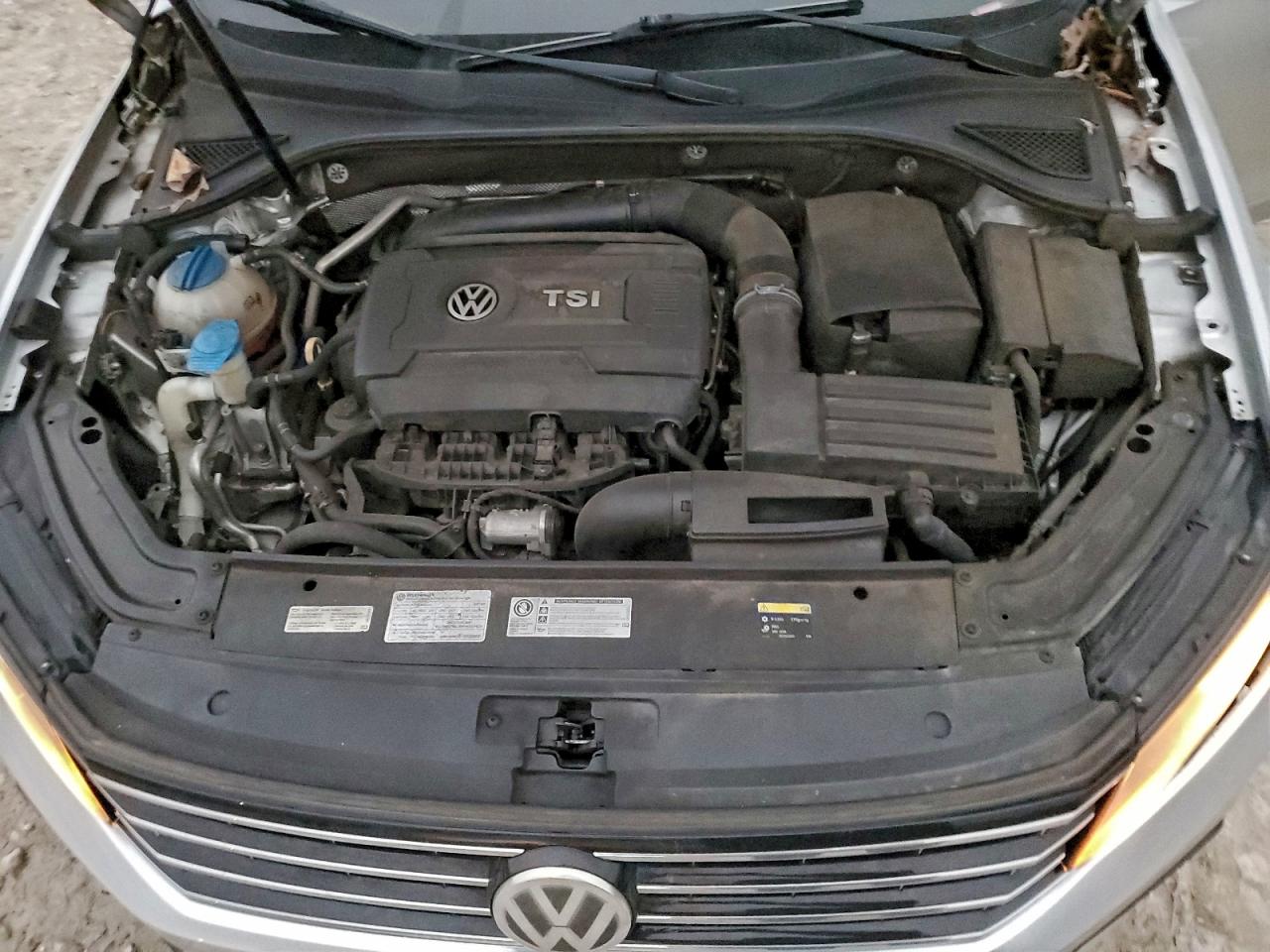 2017 VOLKSWAGEN PASSAT S photo 11