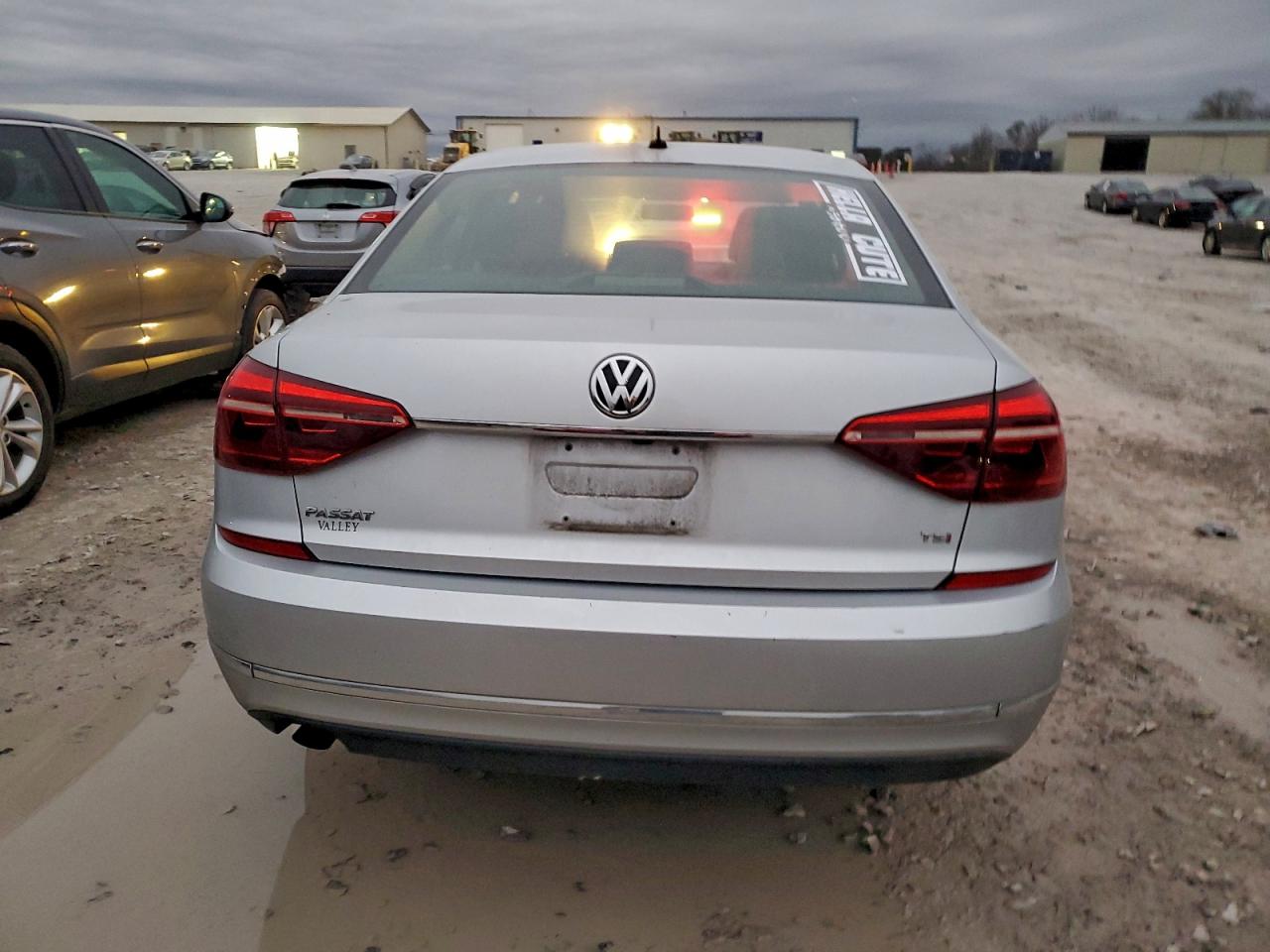 2017 VOLKSWAGEN PASSAT S photo 6