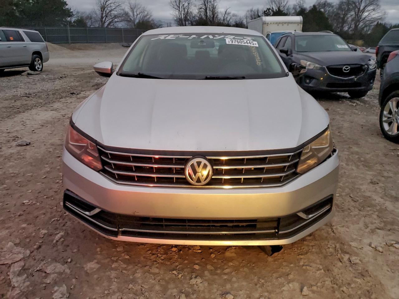 2017 VOLKSWAGEN PASSAT S photo 5