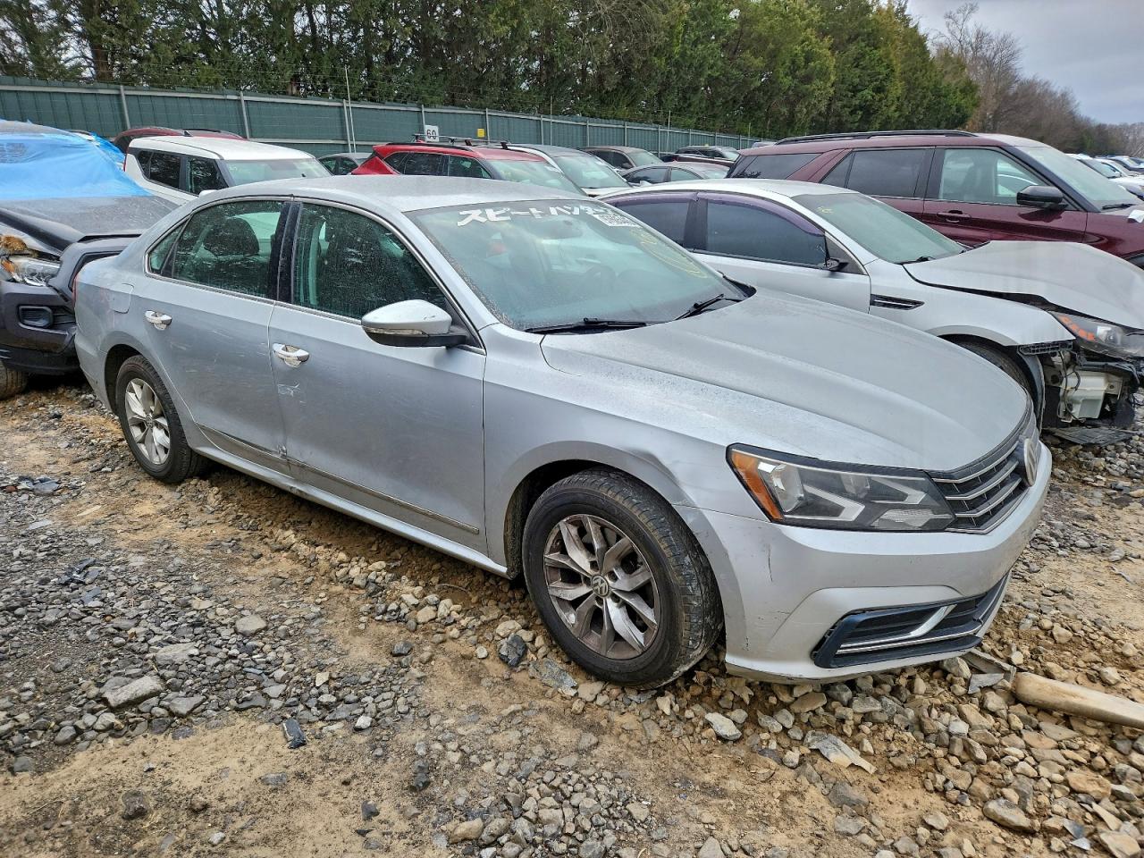 2017 VOLKSWAGEN PASSAT S photo 4