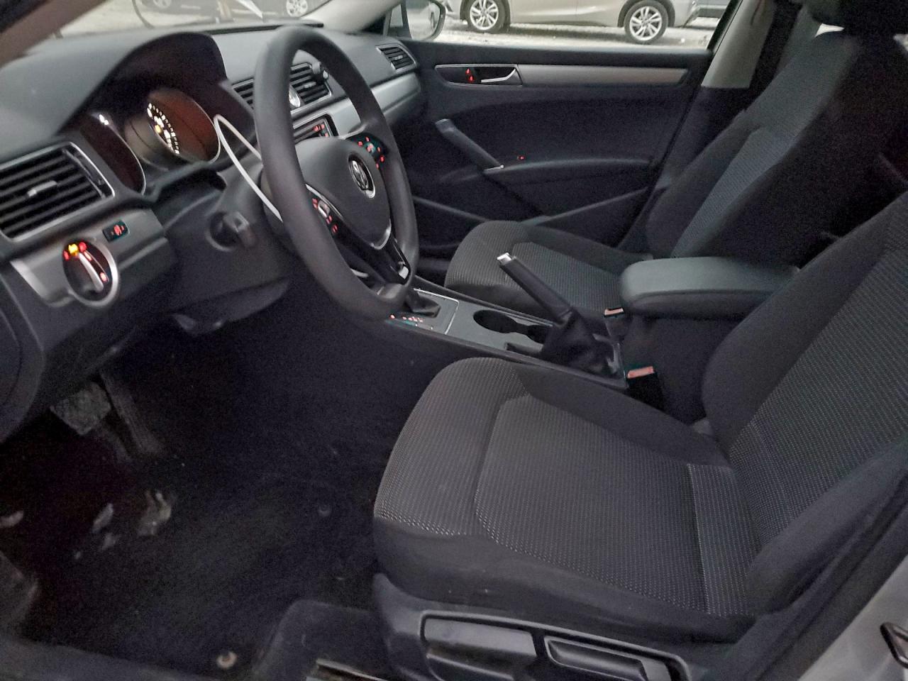 2017 VOLKSWAGEN PASSAT S photo 7