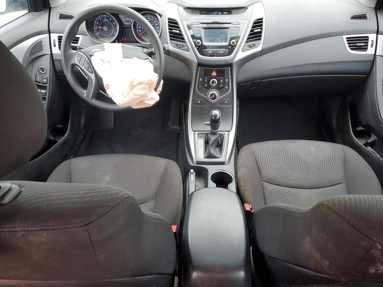 2016 HYUNDAI ELANTRA SE photo 8