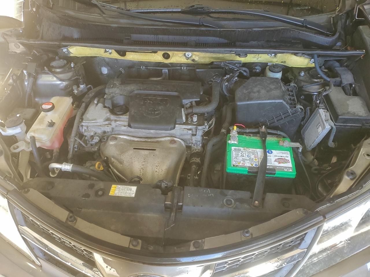 2015 TOYOTA RAV4 XLE photo 12