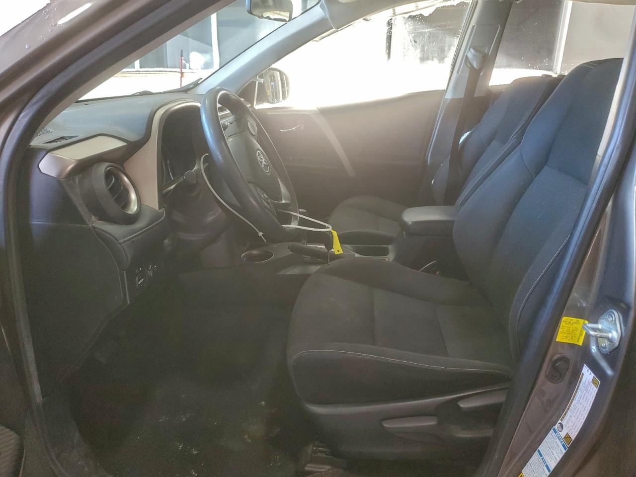 2015 TOYOTA RAV4 XLE photo 7