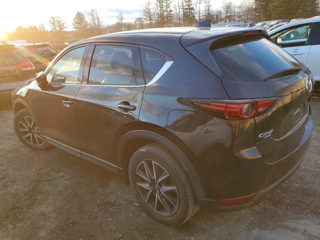 2017 MAZDA CX-5 GRAND TOURING photo 2