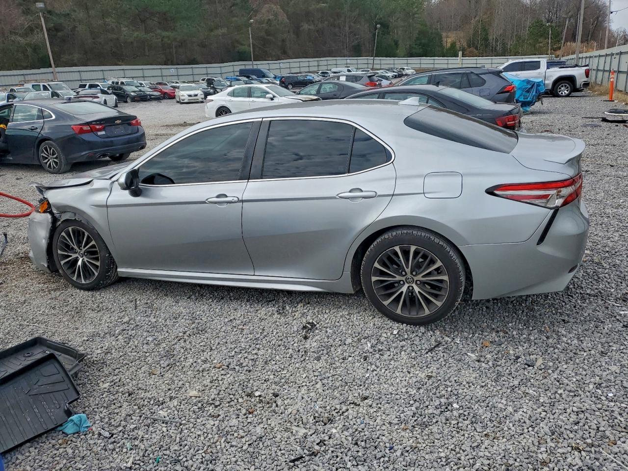 2019 TOYOTA CAMRY L photo 3