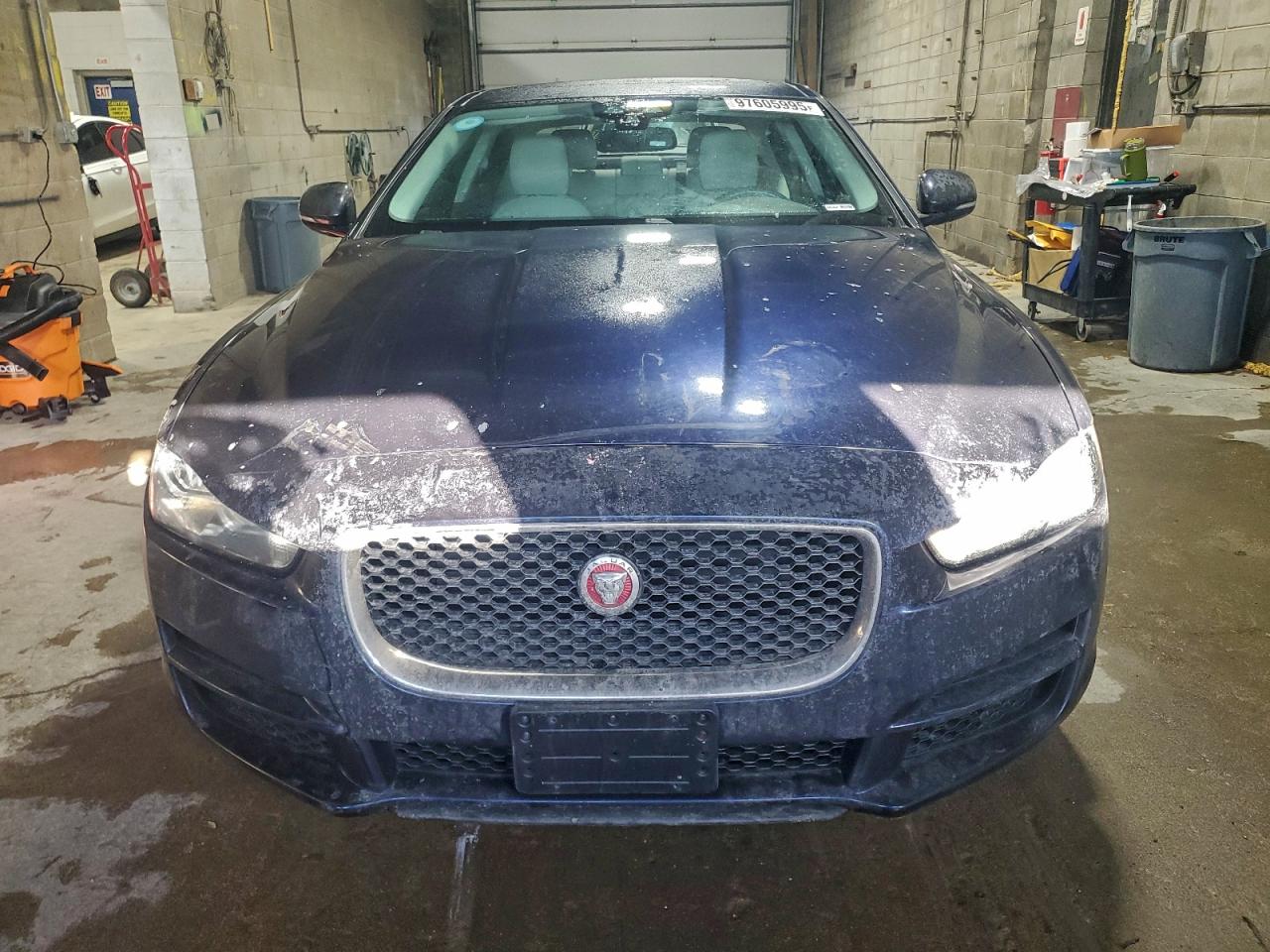 2017 JAGUAR XE PREMIUM photo 5