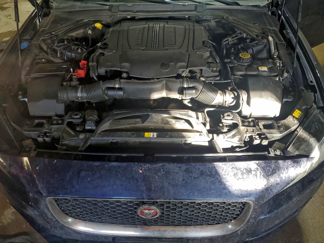 2017 JAGUAR XE PREMIUM photo 11