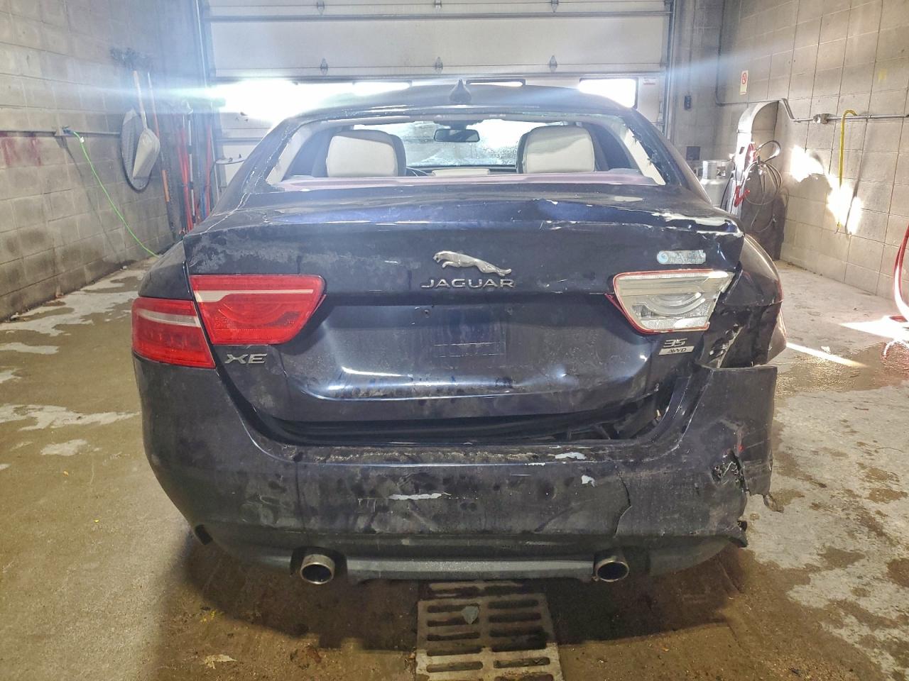 2017 JAGUAR XE PREMIUM photo 6
