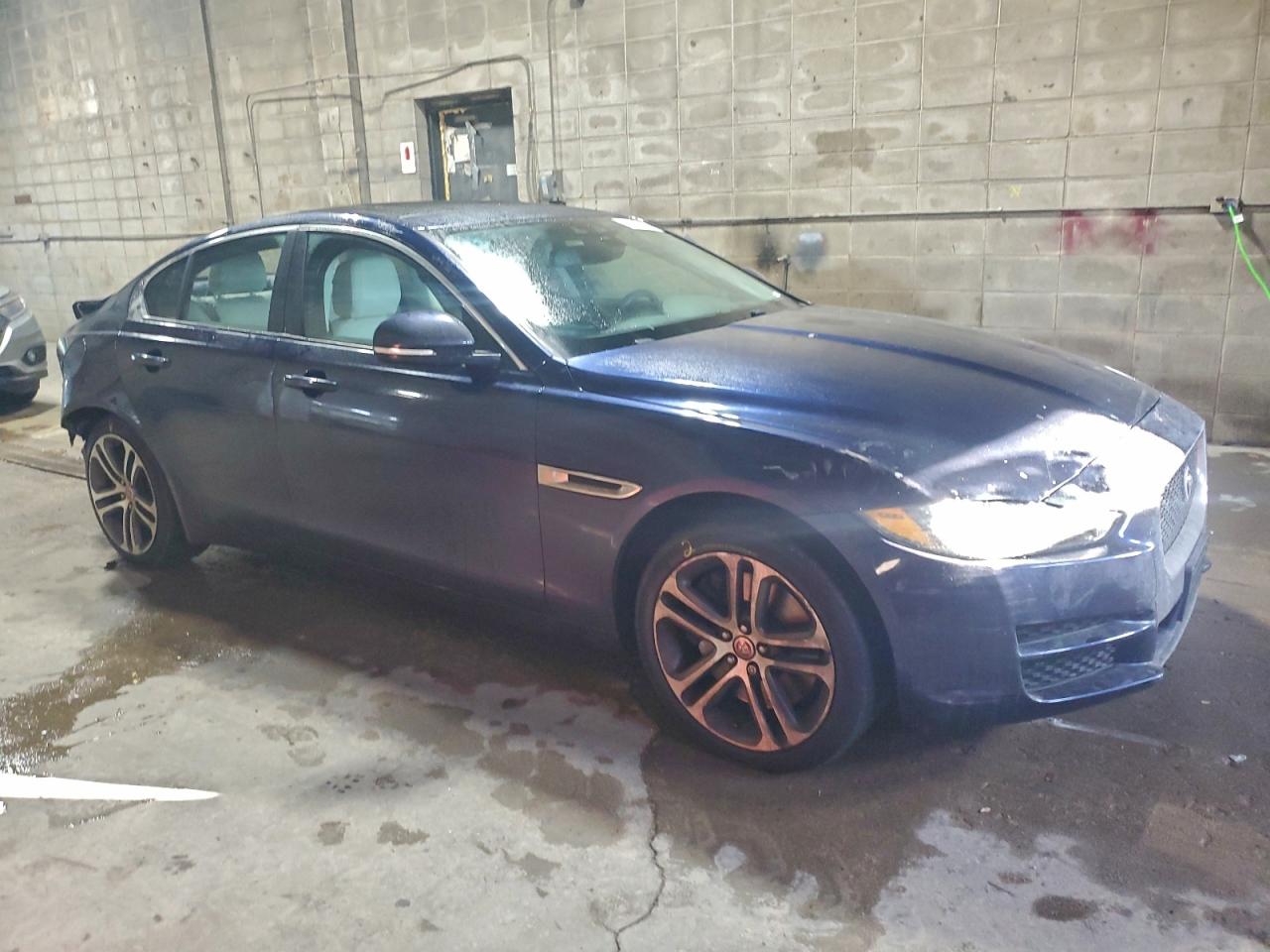 2017 JAGUAR XE PREMIUM photo 4