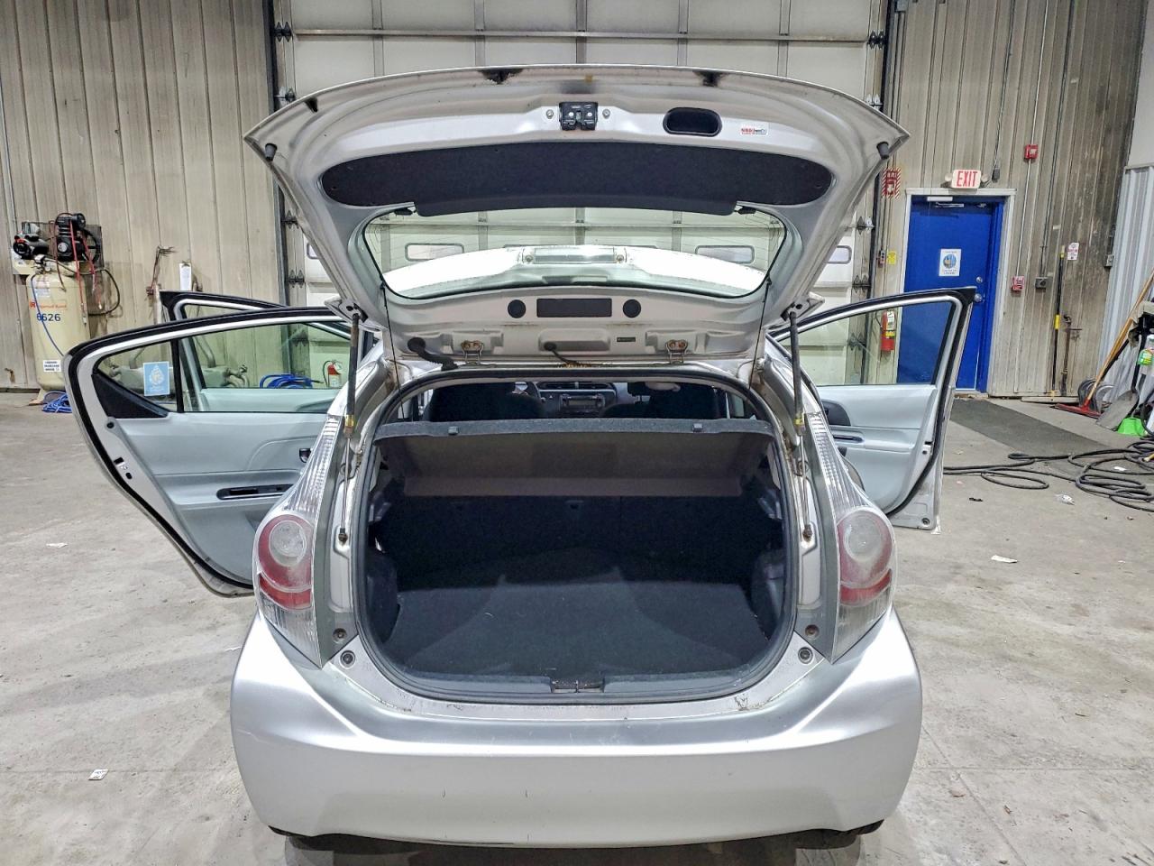 2013 TOYOTA PRIUS C photo 6