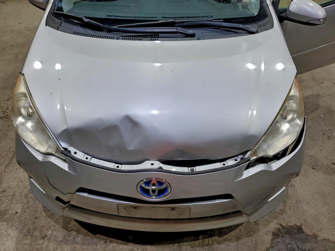 2013 TOYOTA PRIUS C photo 12
