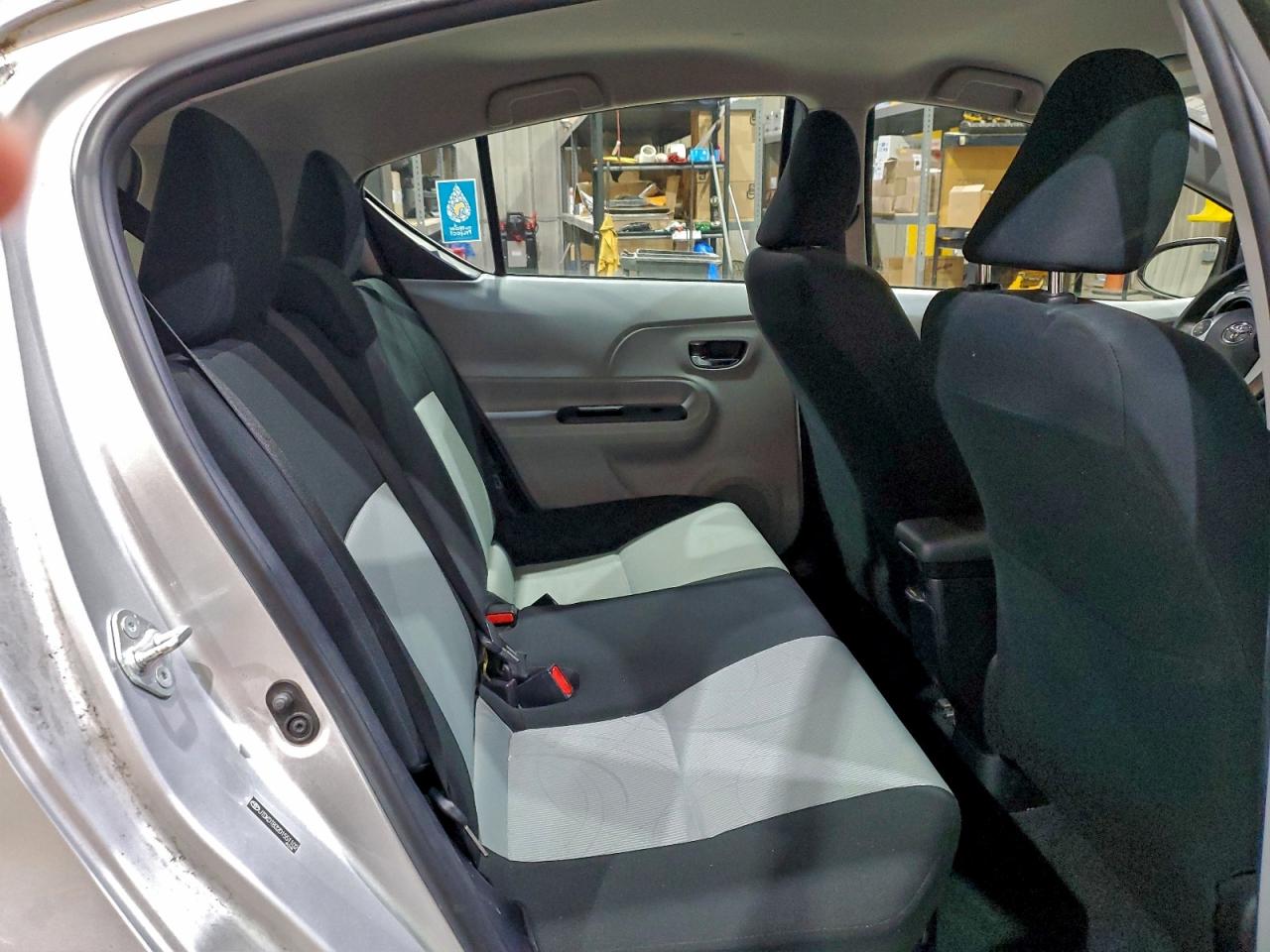 2013 TOYOTA PRIUS C photo 11