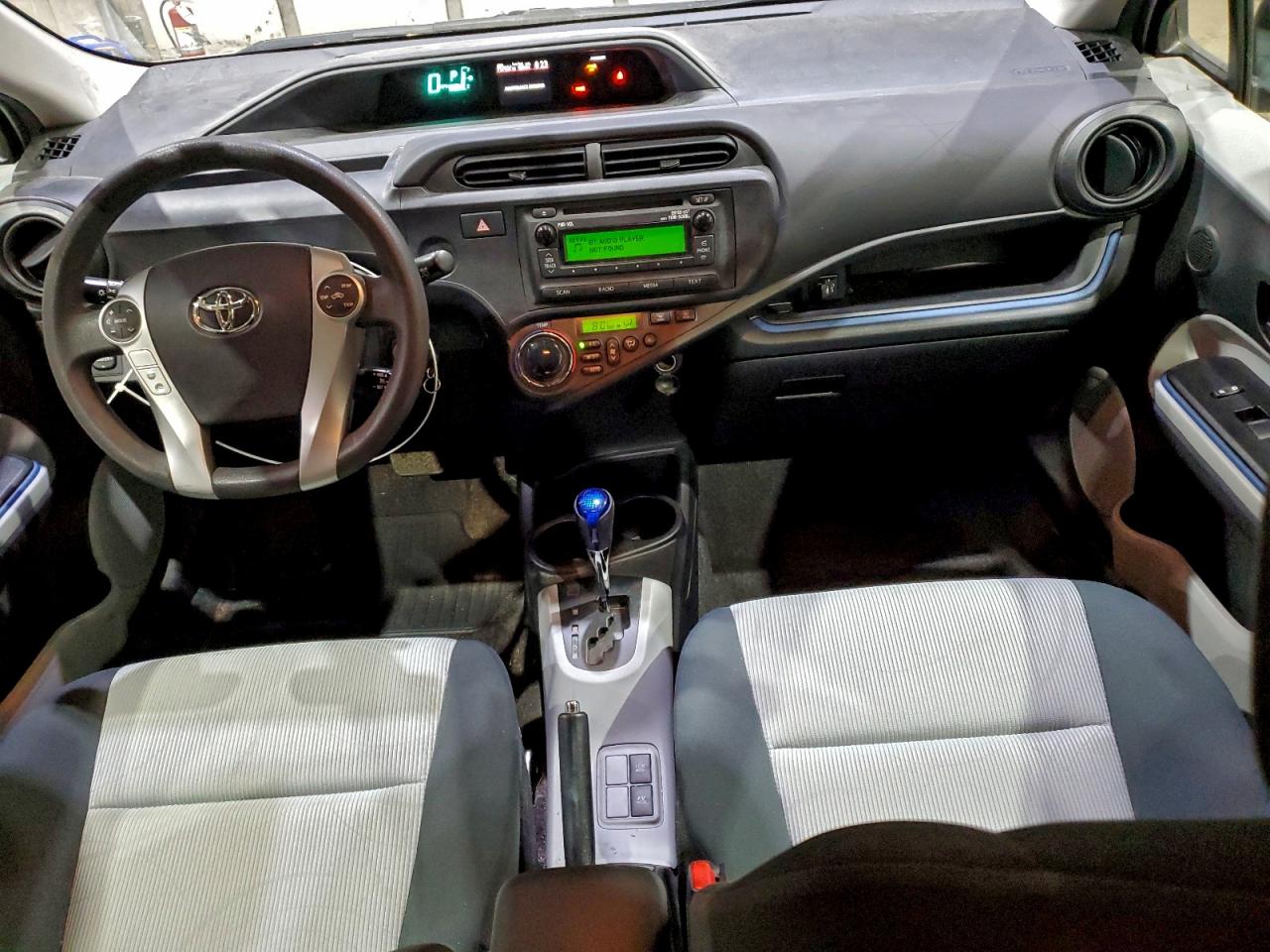 2013 TOYOTA PRIUS C photo 8