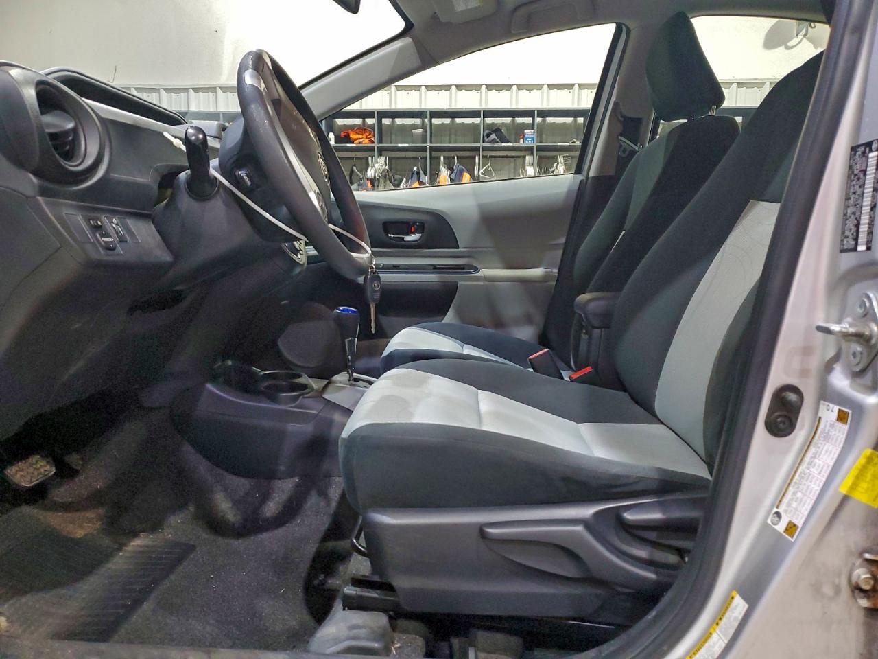 2013 TOYOTA PRIUS C photo 7