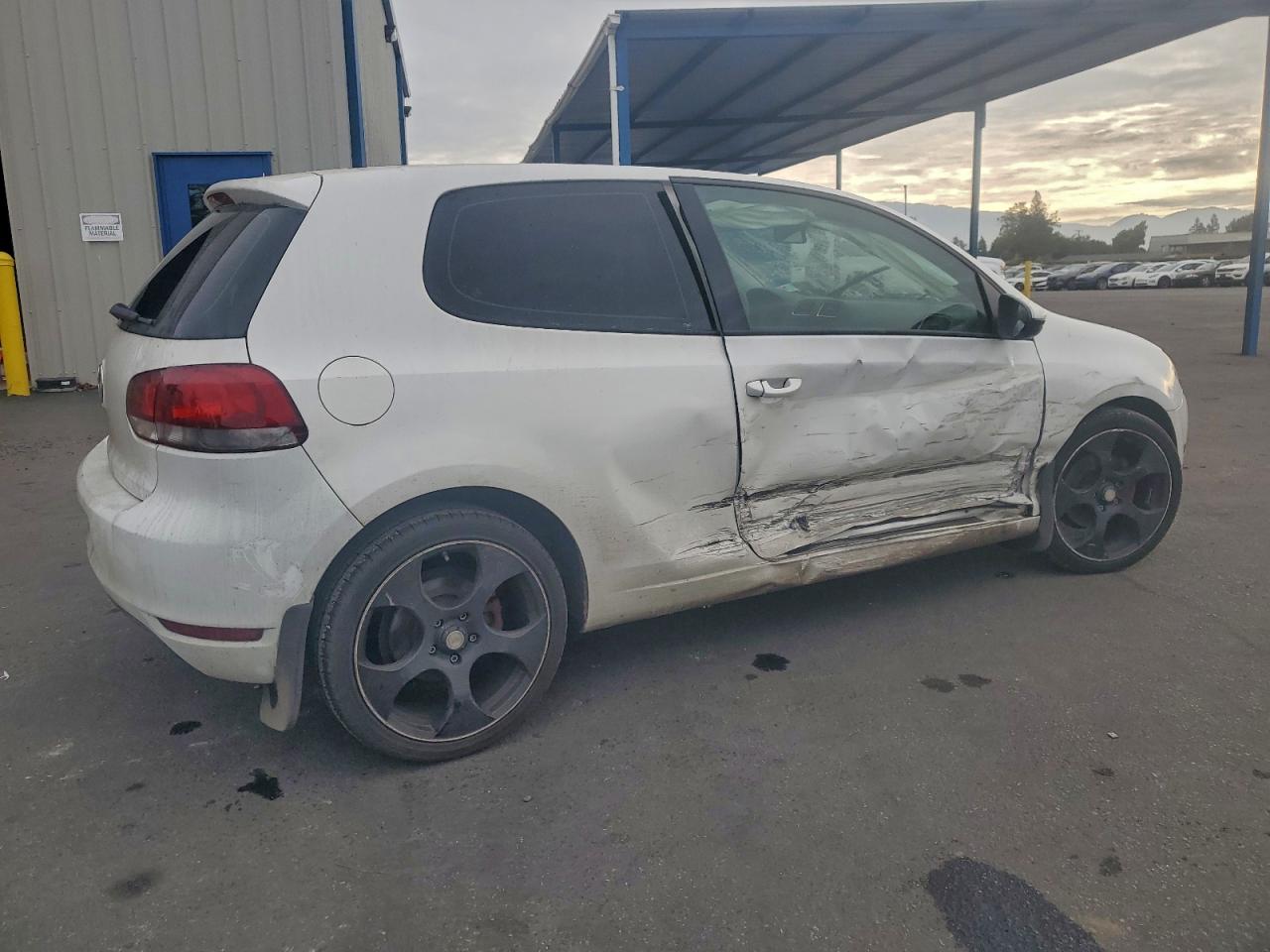 2010 VOLKSWAGEN GOLF photo 3