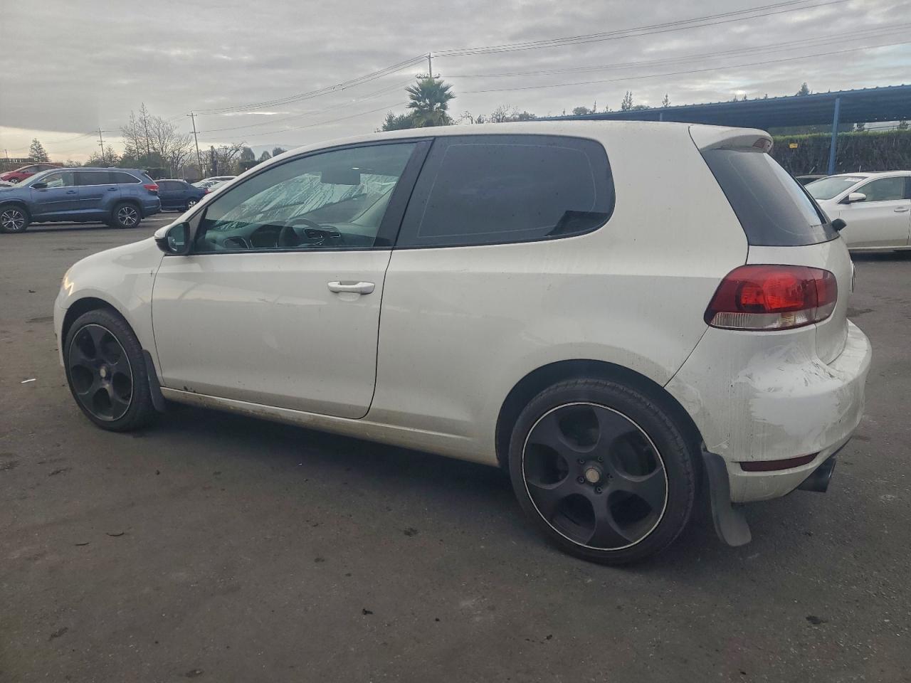 2010 VOLKSWAGEN GOLF photo 2