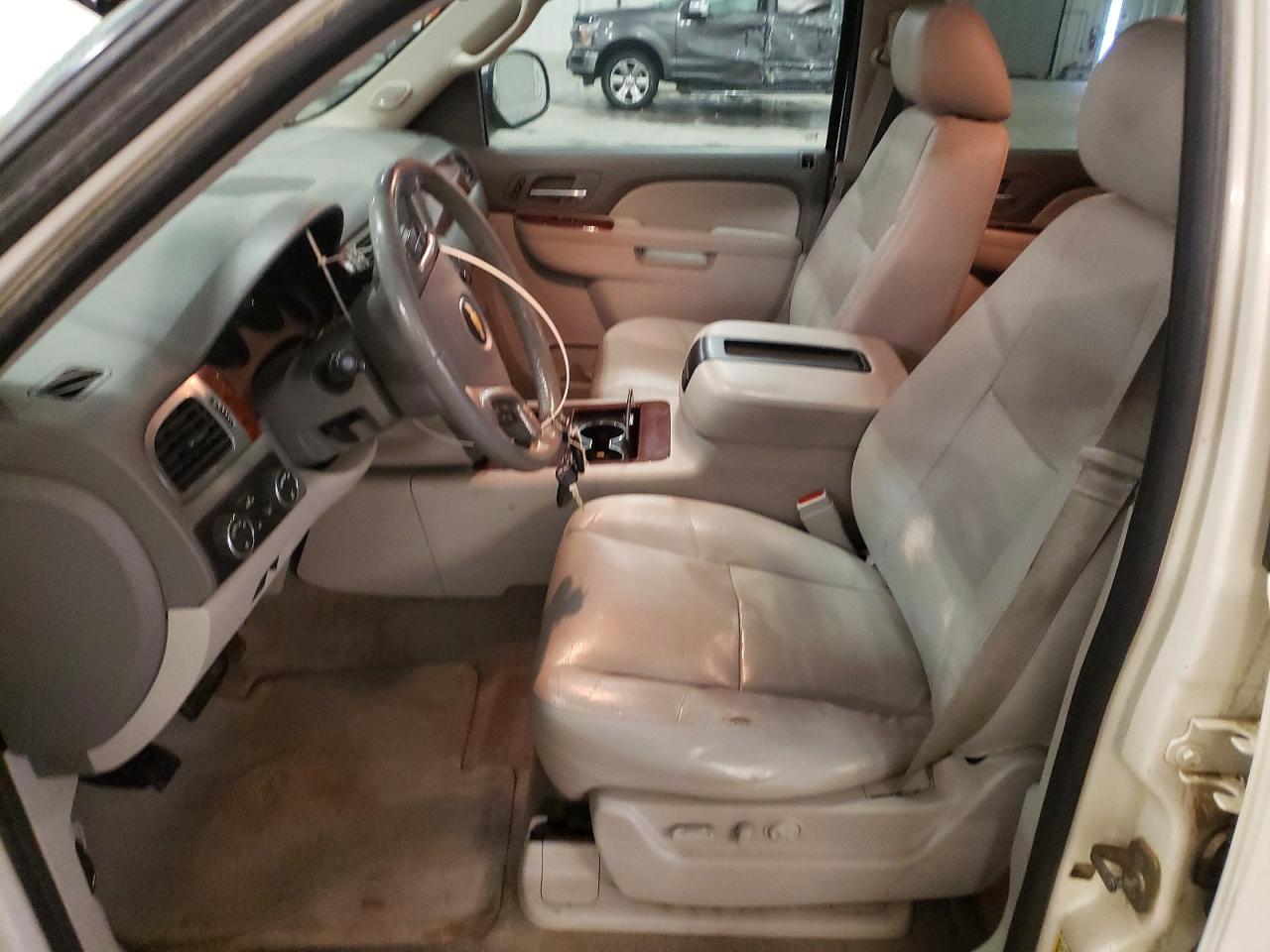 2013 CHEVROLET SUBURBAN K1500 LTZ photo 7