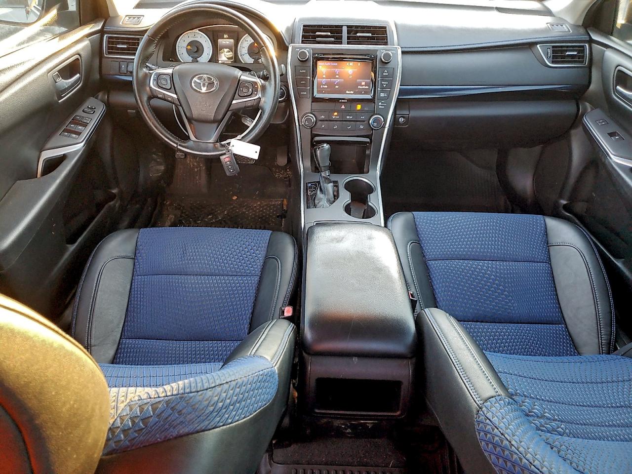 2016 TOYOTA CAMRY LE photo 8