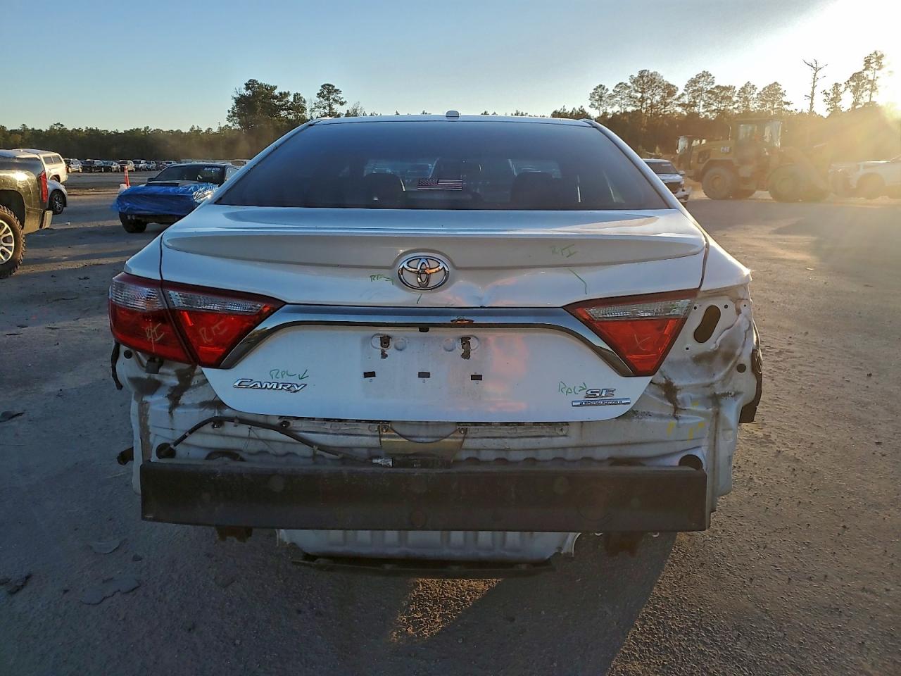 2016 TOYOTA CAMRY LE photo 6