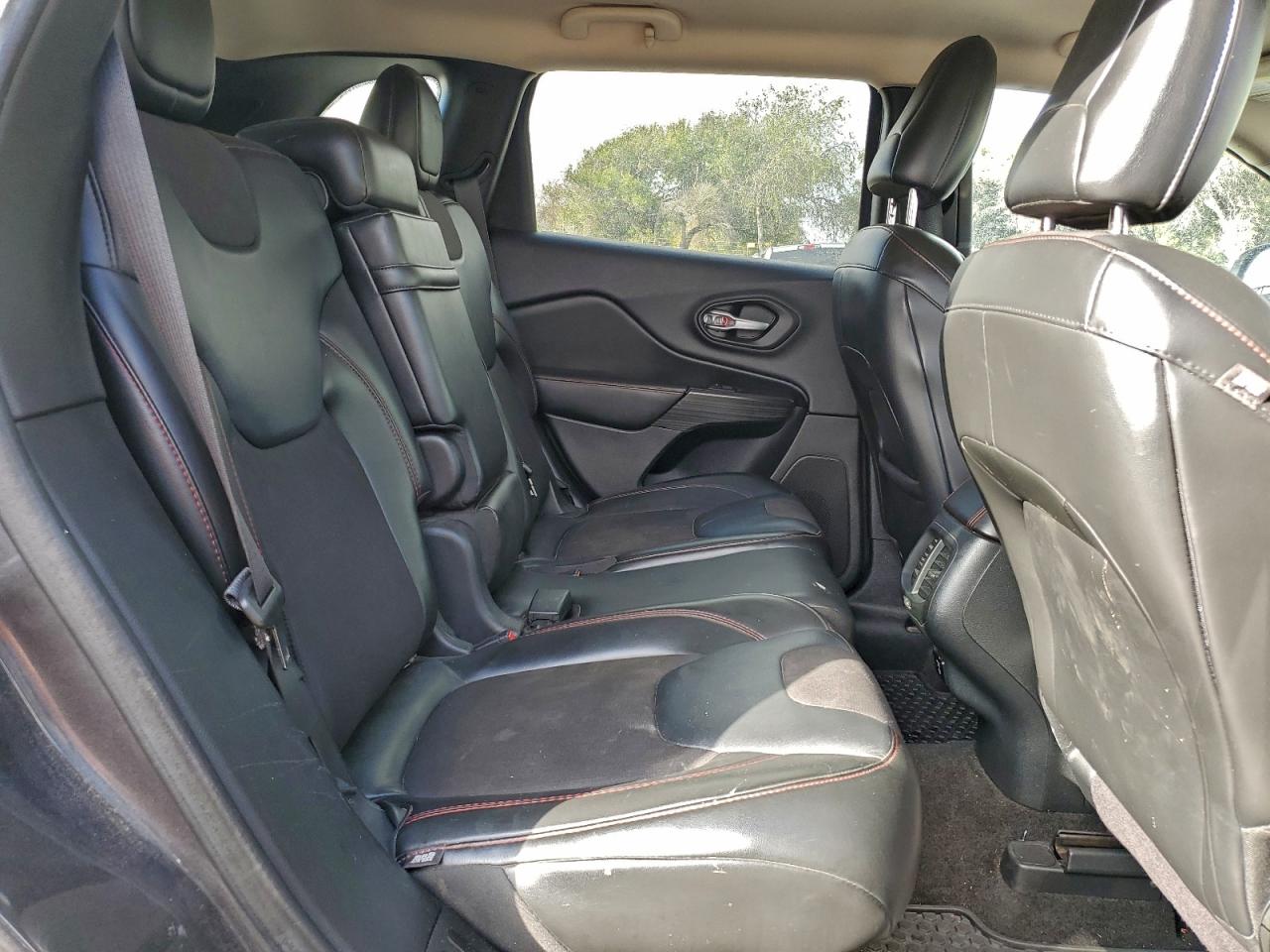 2015 JEEP CHEROKEE TRAILHAWK photo 10
