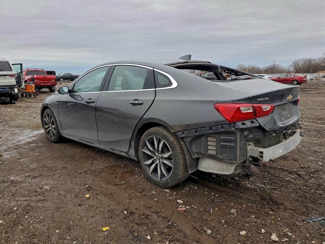 2018 CHEVROLET MALIBU LT photo 2