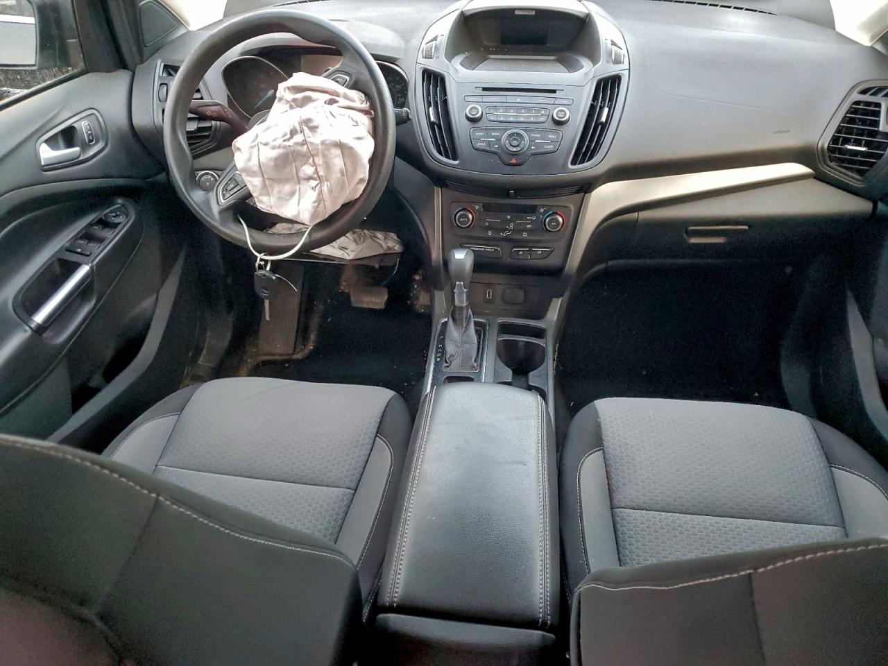 2017 FORD ESCAPE SE photo 8