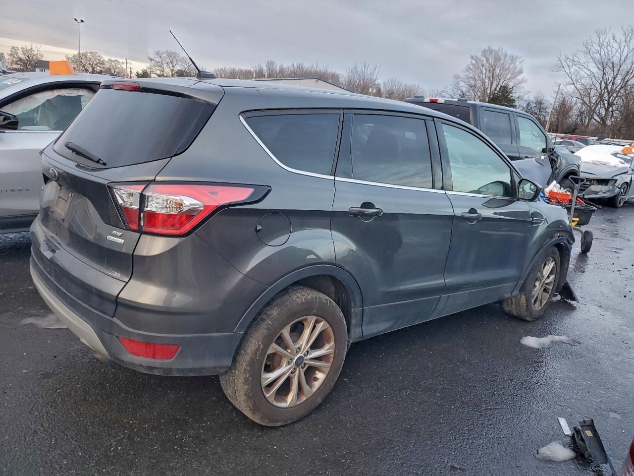 2017 FORD ESCAPE SE photo 3