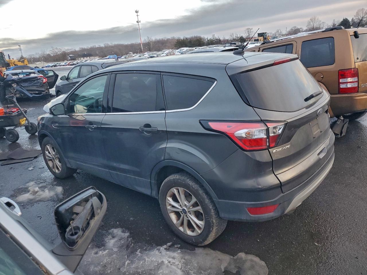 2017 FORD ESCAPE SE photo 2