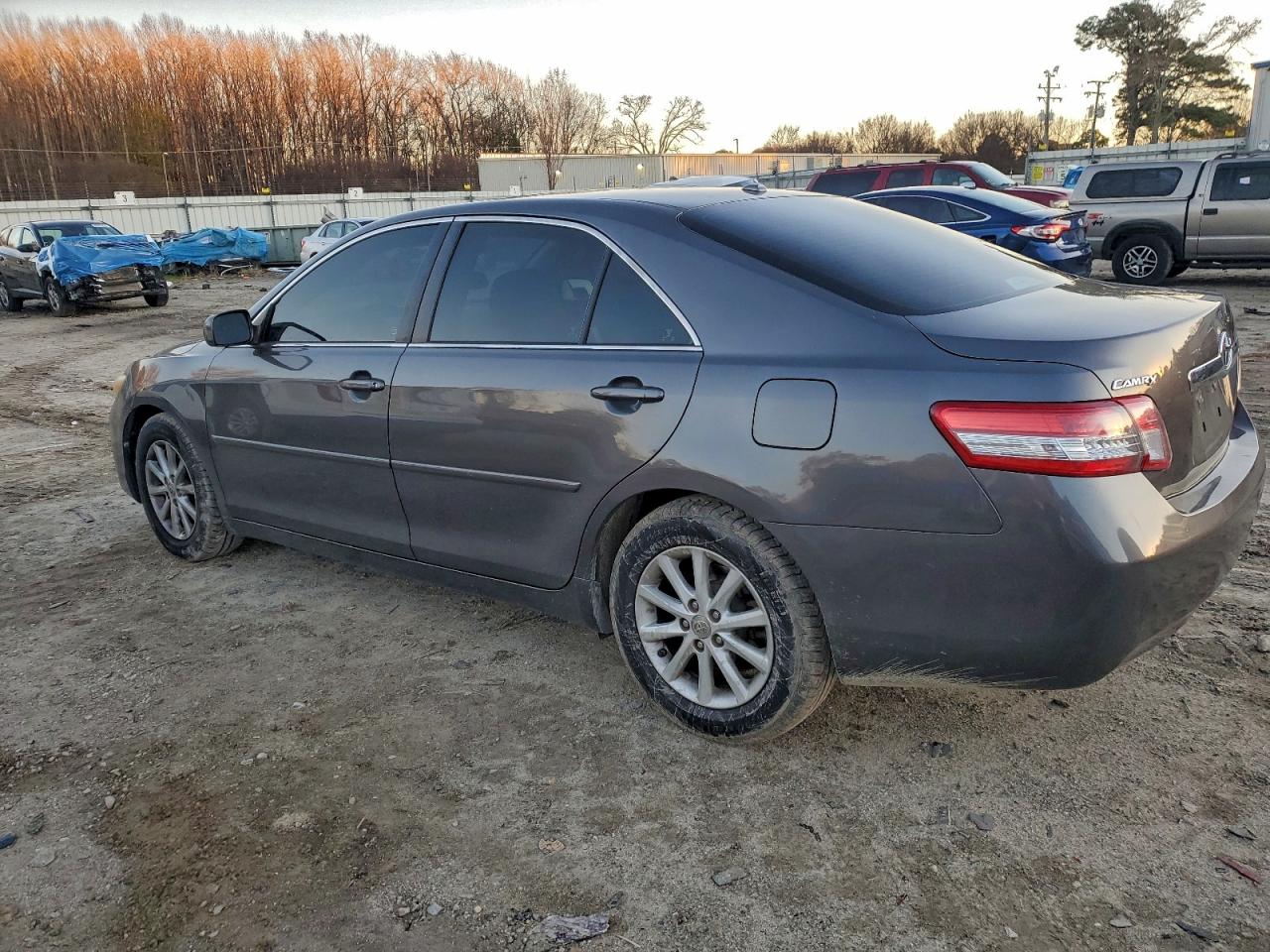 2010 TOYOTA CAMRY BASE photo 3