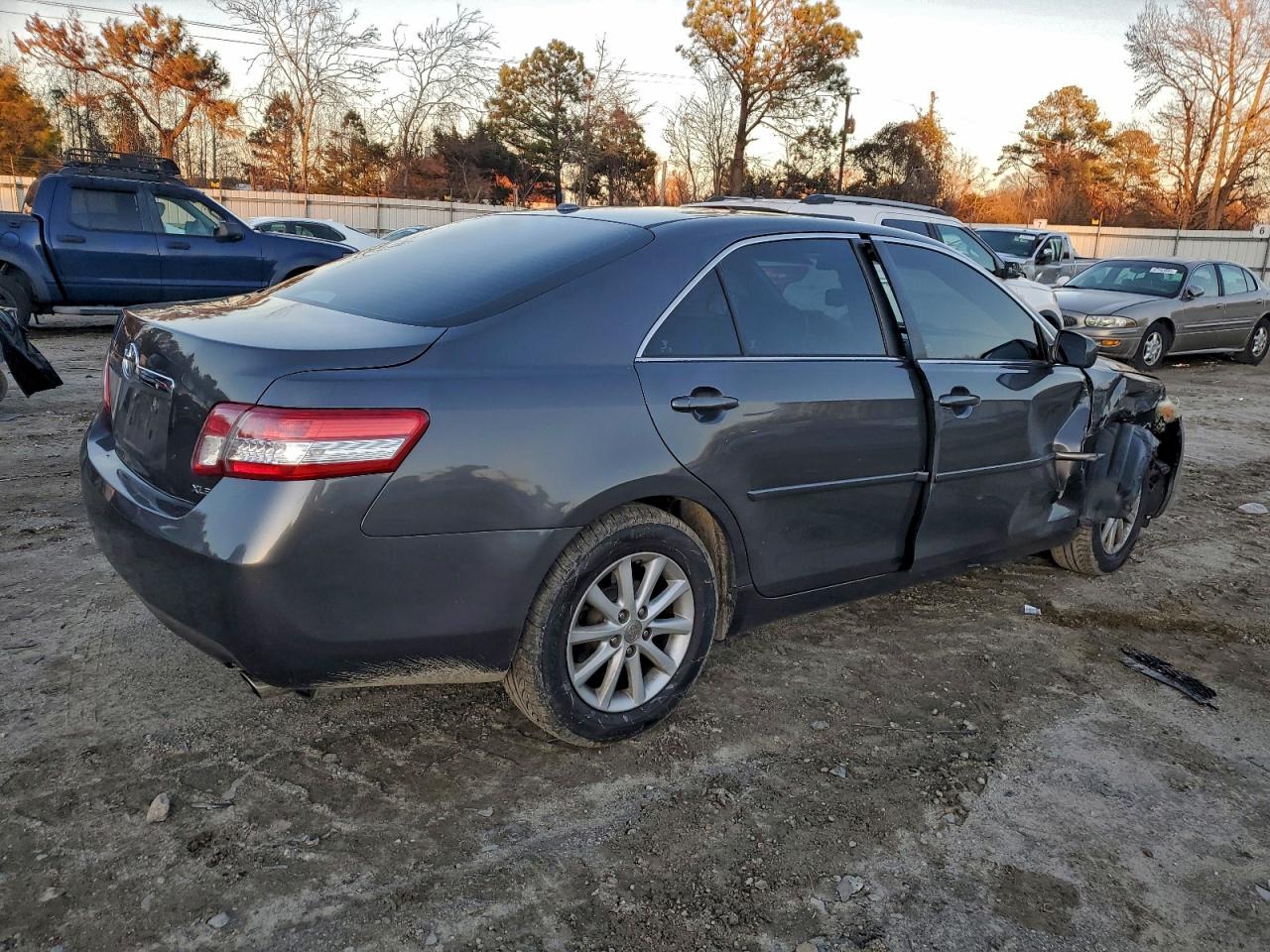 2010 TOYOTA CAMRY BASE photo 5