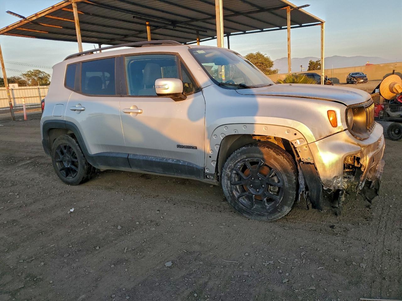 2019 JEEP RENEGADE LATITUDE photo 4