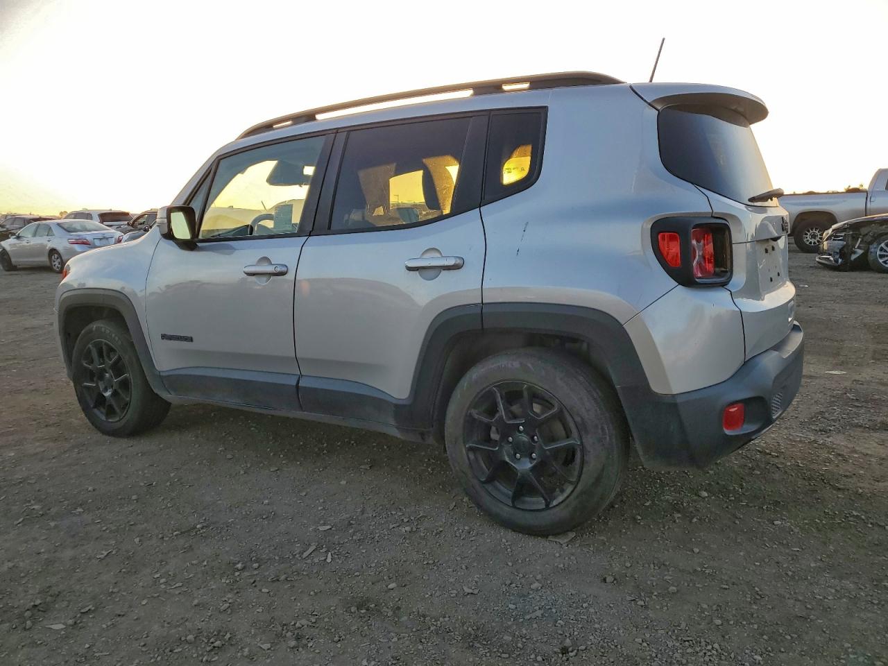 2019 JEEP RENEGADE LATITUDE photo 2