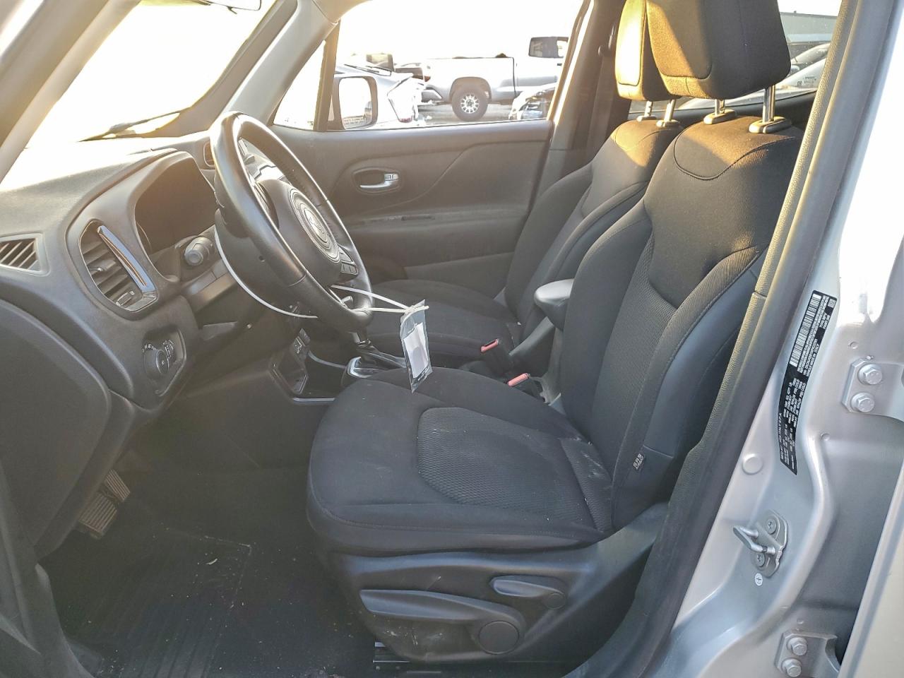 2019 JEEP RENEGADE LATITUDE photo 7