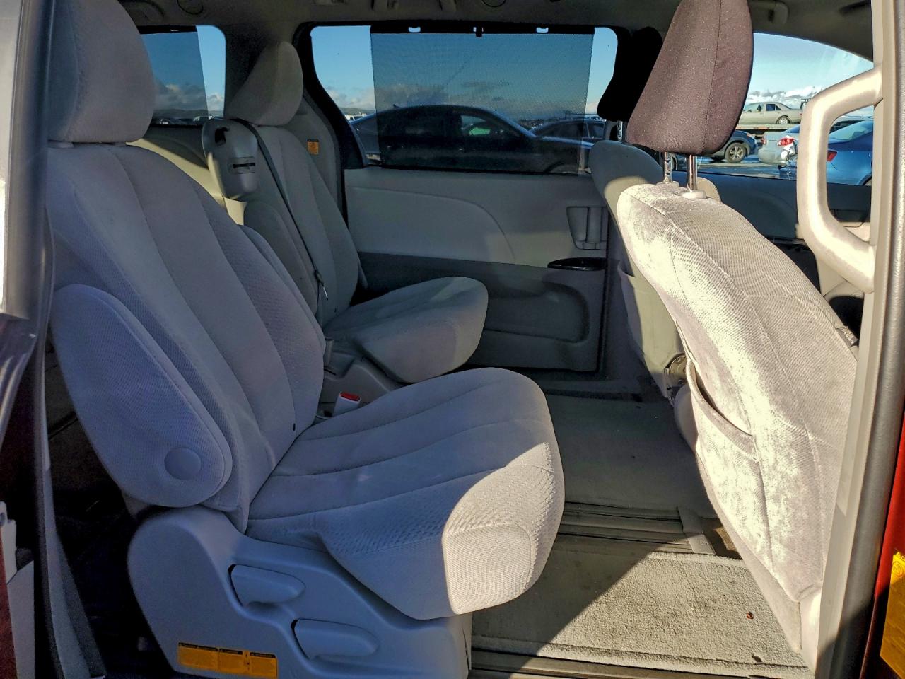 2013 TOYOTA SIENNA LE photo 11
