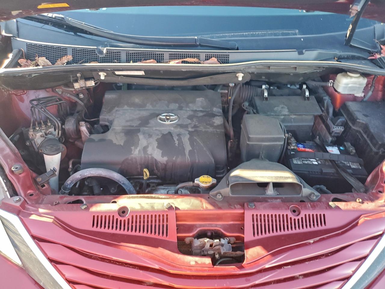 2013 TOYOTA SIENNA LE photo 12
