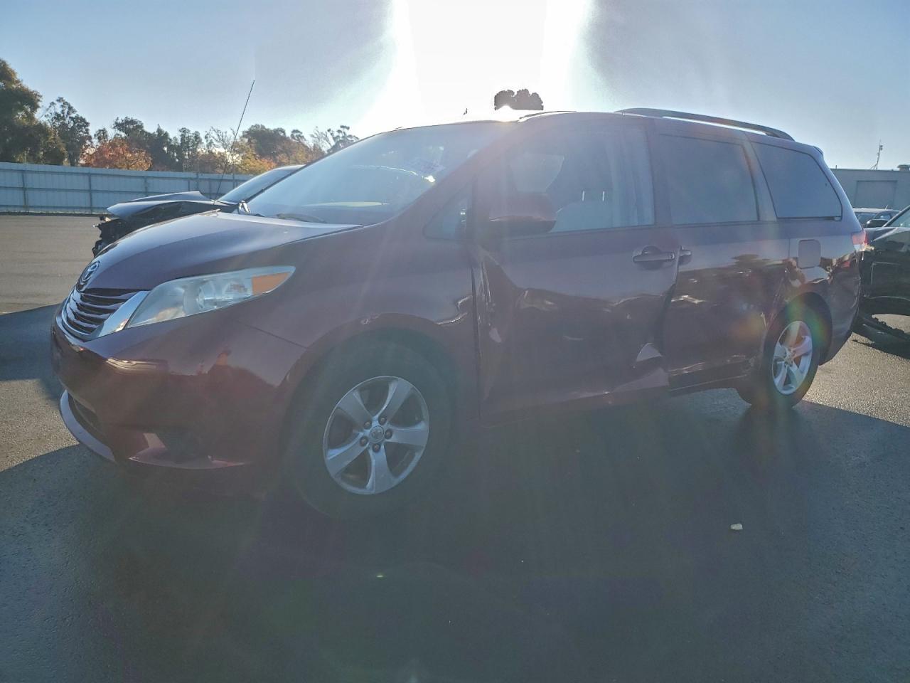 2013 TOYOTA SIENNA