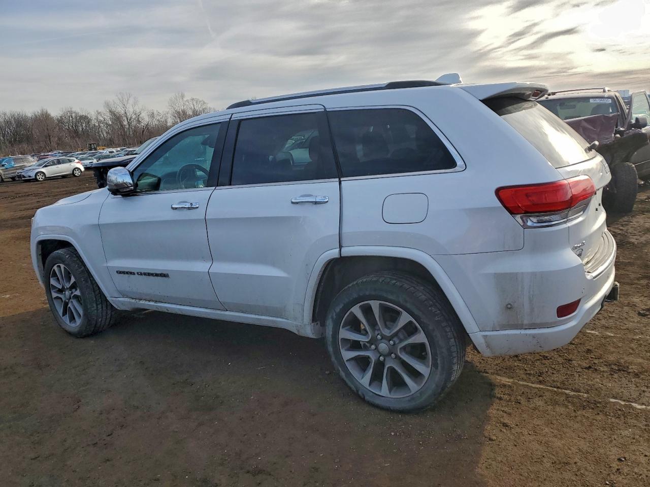 2018 JEEP GRAND CHEROKEE OVERLAND photo 3