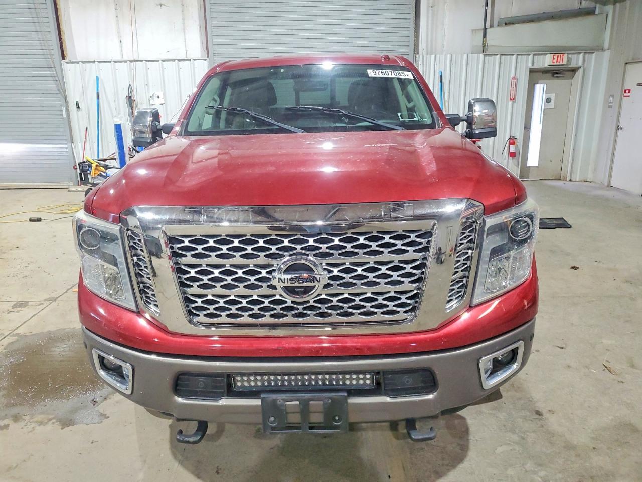 2016 NISSAN TITAN XD SL photo 9
