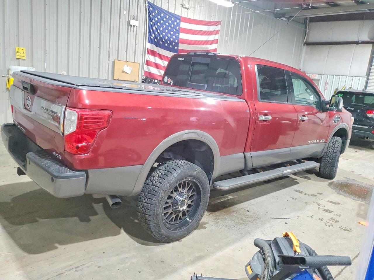 2016 NISSAN TITAN XD SL photo 5