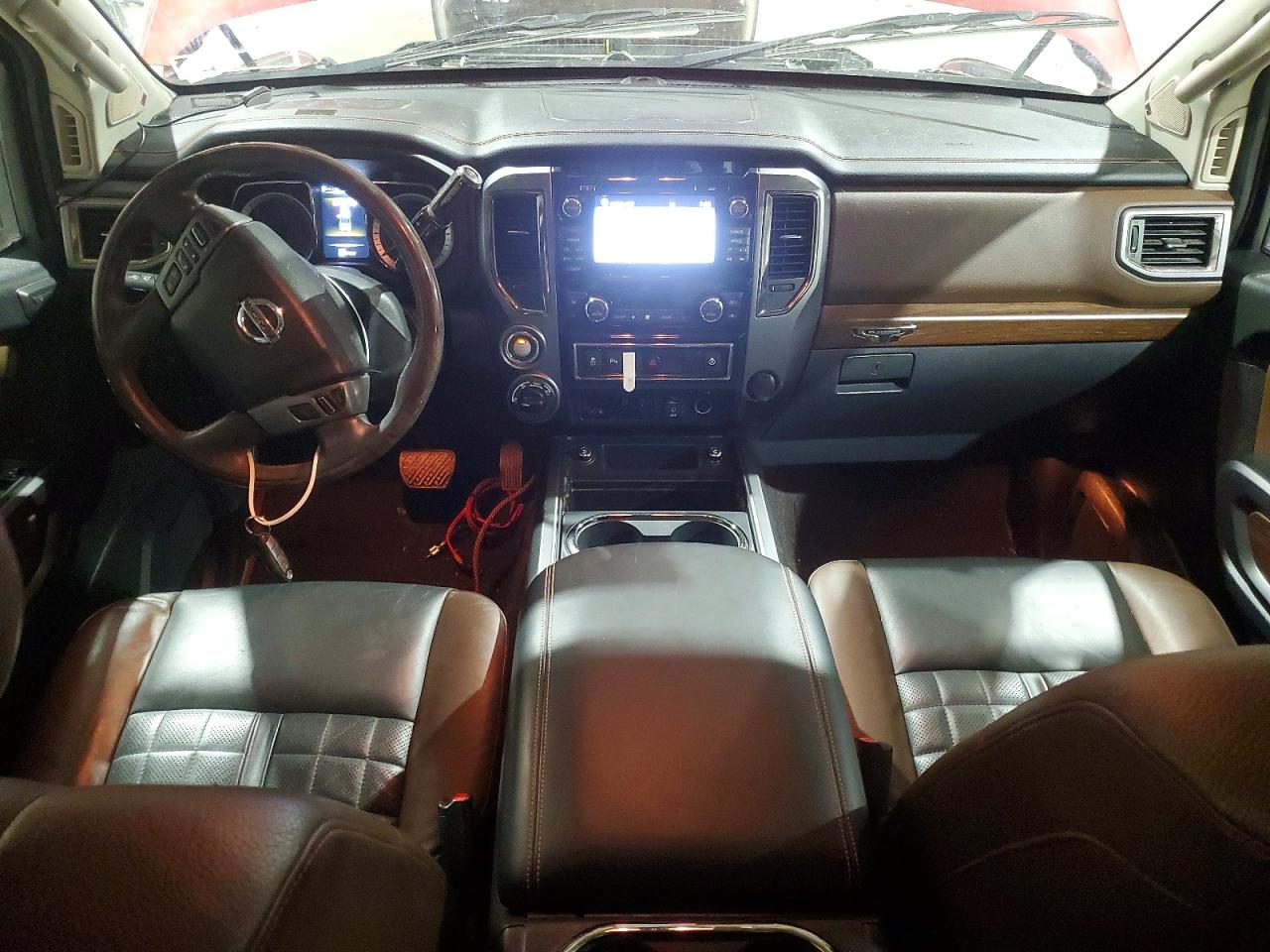 2016 NISSAN TITAN XD SL photo 15