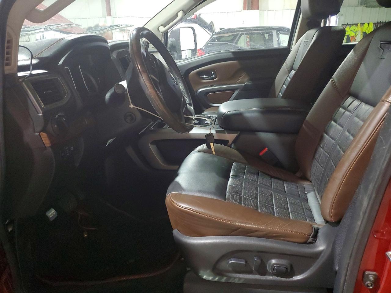 2016 NISSAN TITAN XD SL photo 13
