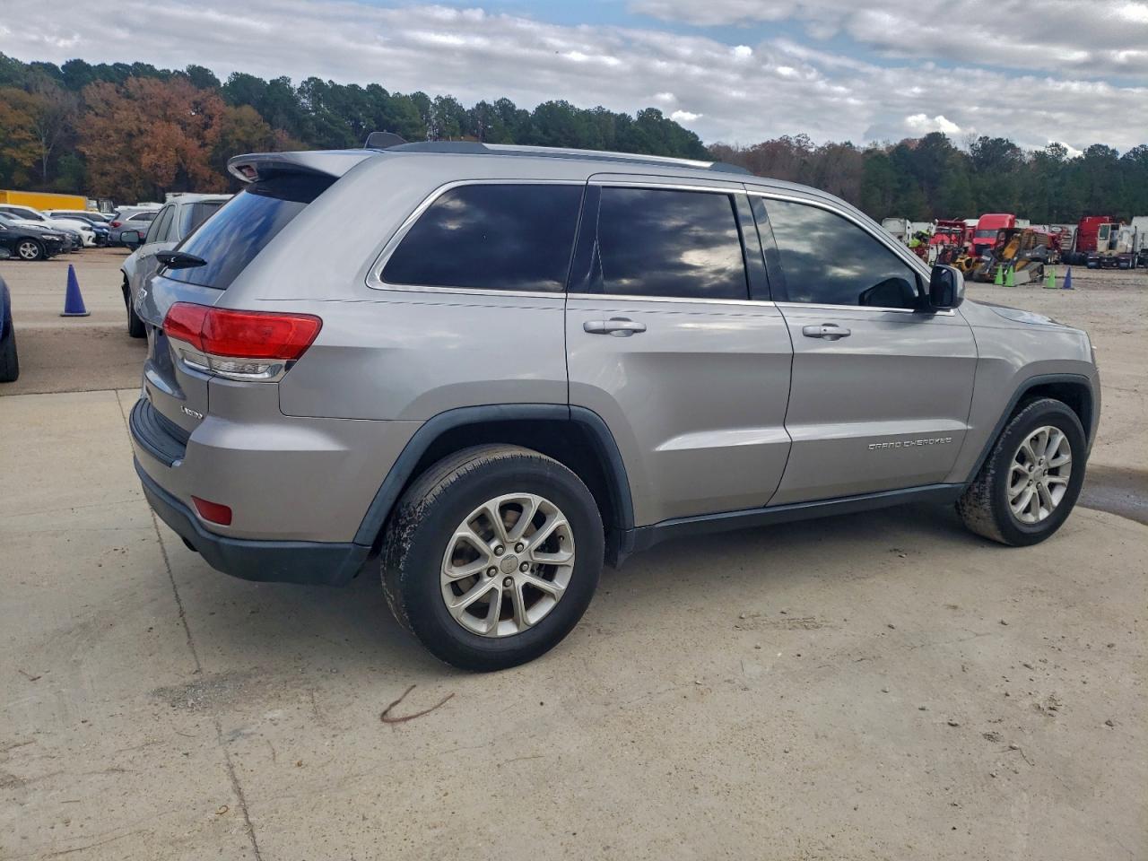 2016 JEEP GRAND CHEROKEE LAREDO photo 3